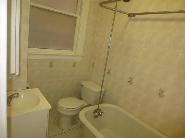 1067 Valencia St #4 — Photo 7