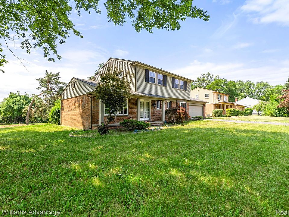 1st image of 322 Douglas Dr