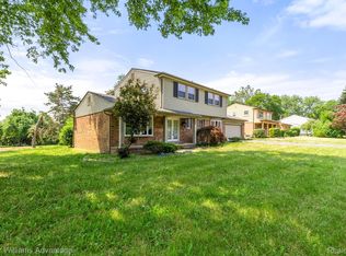 322 Douglas Dr, Bloomfield Hills, MI 48304