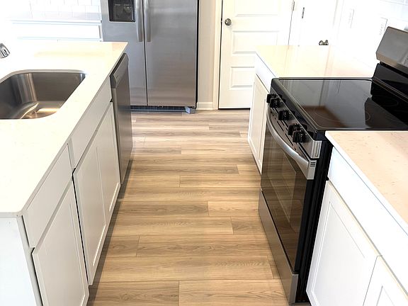 5th image of 889 Moray Ln