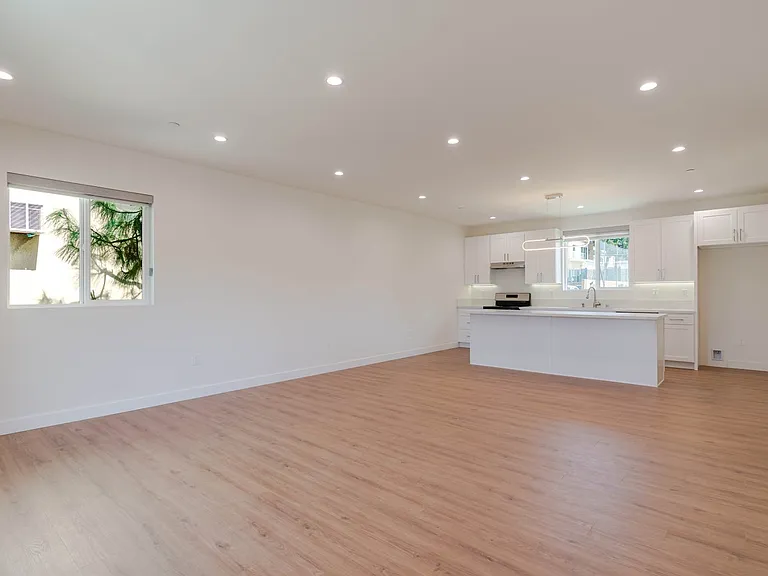 10232 Tujunga Canyon Blvd — Photo 5