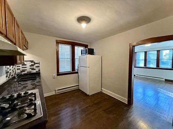 2nd image of 2115 Scoville Ave Unit G