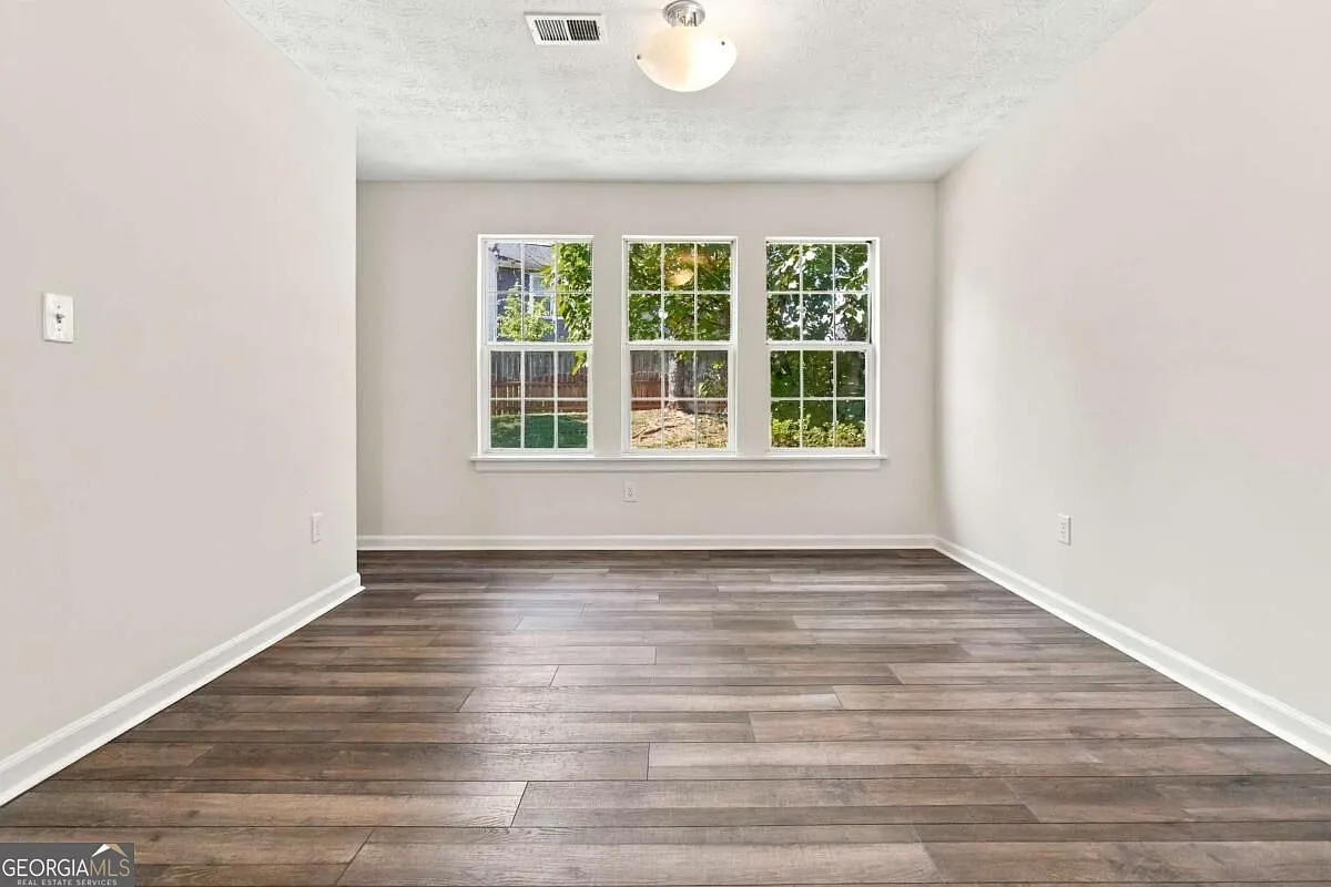 4 bed, 2.5 bath, 1837 sqft, $2,450 — Photo 4
