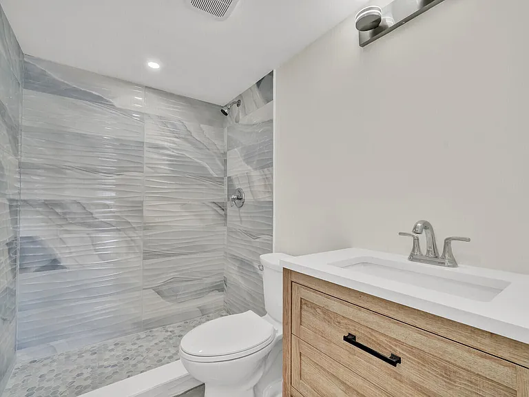 3201 NE 8th St #206 — Photo 9