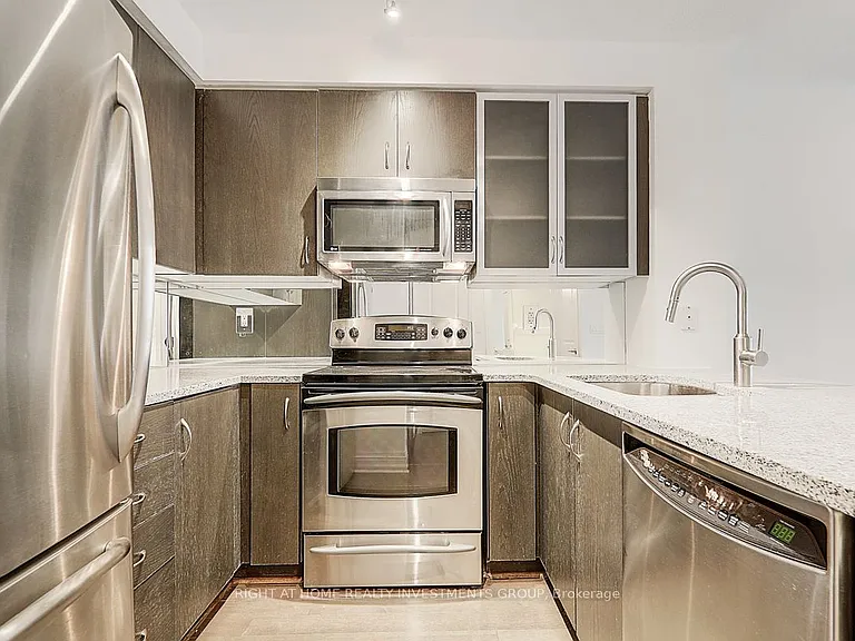 18 Yorkville Ave #704 — Photo 6