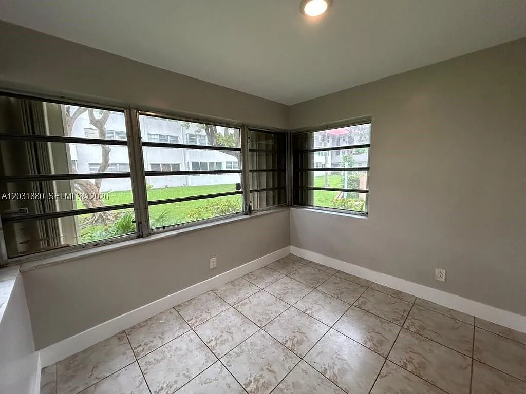 Sixth Horizons Condo — Photo 4