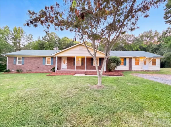 15408 Shawnee Trl, Matthews, NC 28104