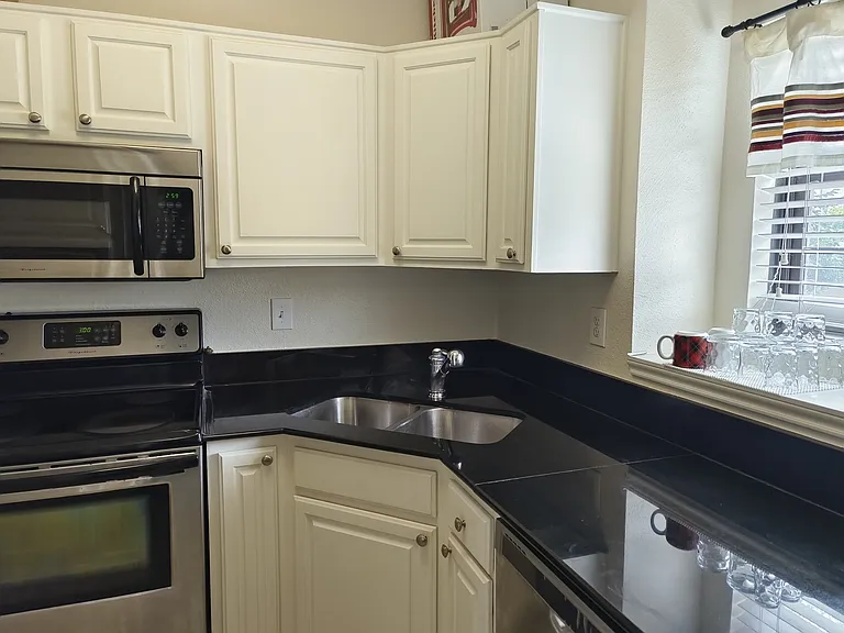 6006 Auburndale Ave #C — Photo 7