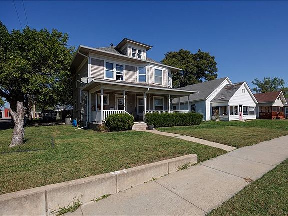 3rd image of 820 W Main St