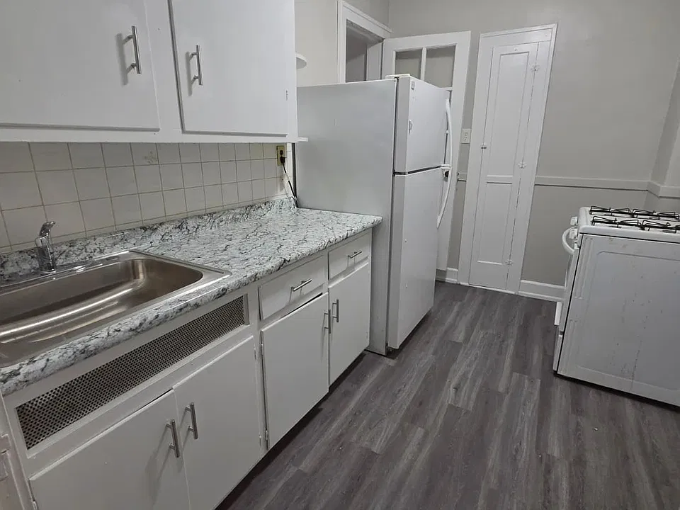 713 Broadway Ave #1