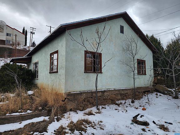 2nd image of 514 E 11th St