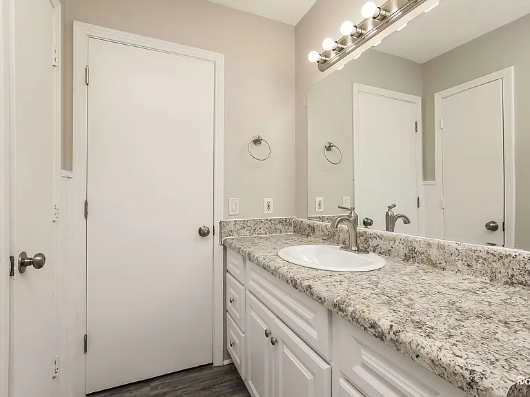 2618 Timberland Dr — Photo 12