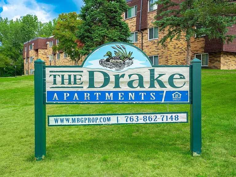 Drake Apartments — Photo 6