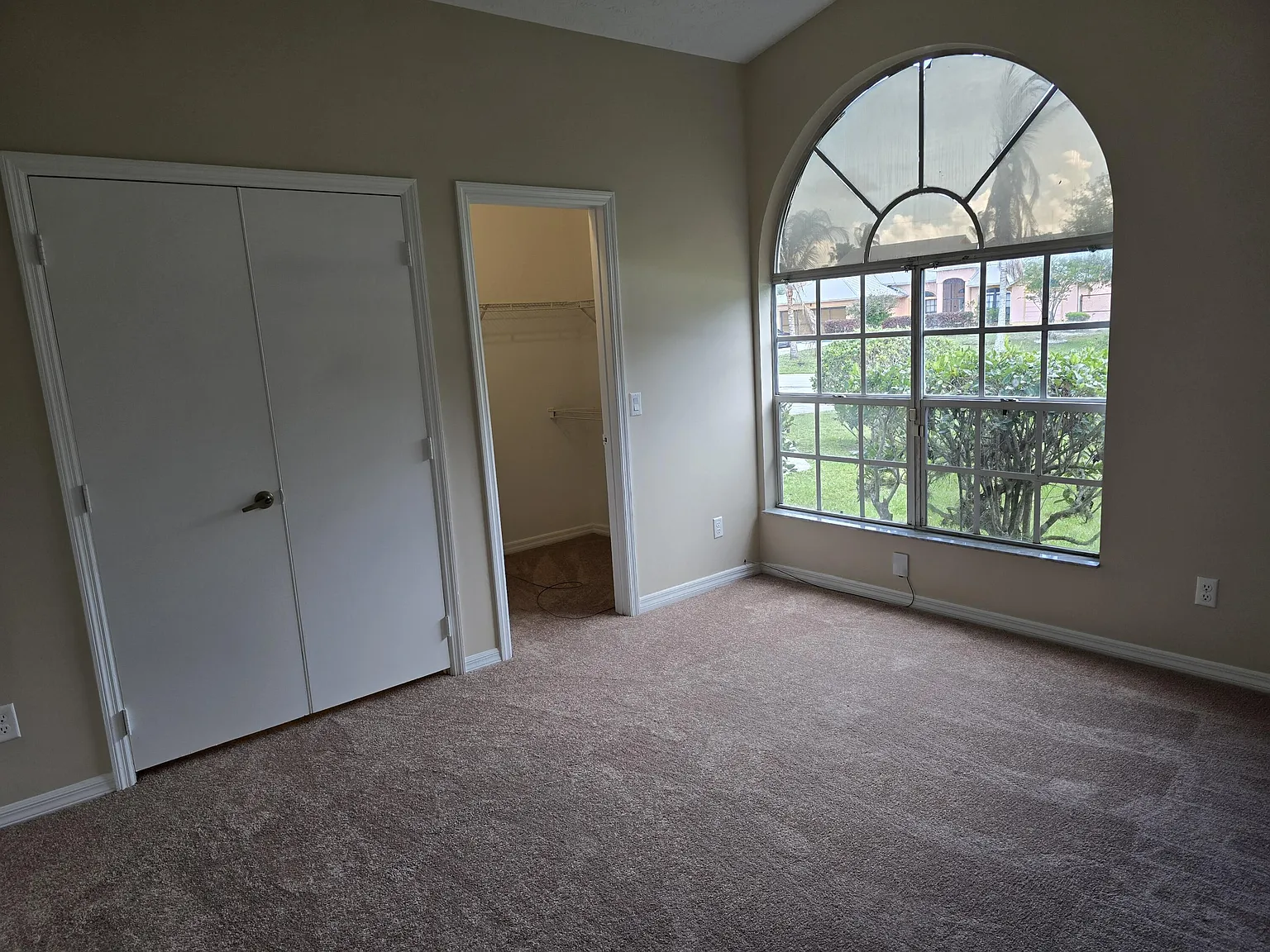 3 bed, 3.0 bath, 1854 sqft, $2,300 — Photo 2