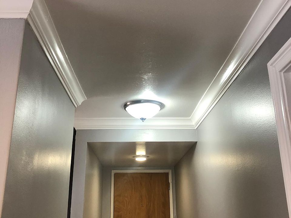 Front - Entrance door hallway