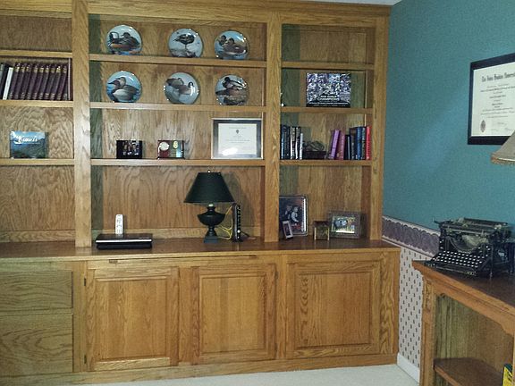 Built In Desk/Bookselves Lib