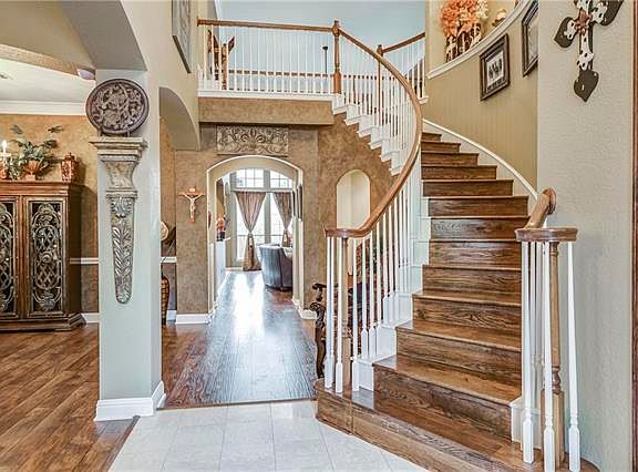 2nd image of 4902 Jamestown Ln