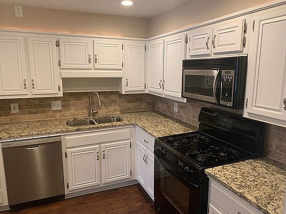 4th image of 3110 Corner Oak Dr