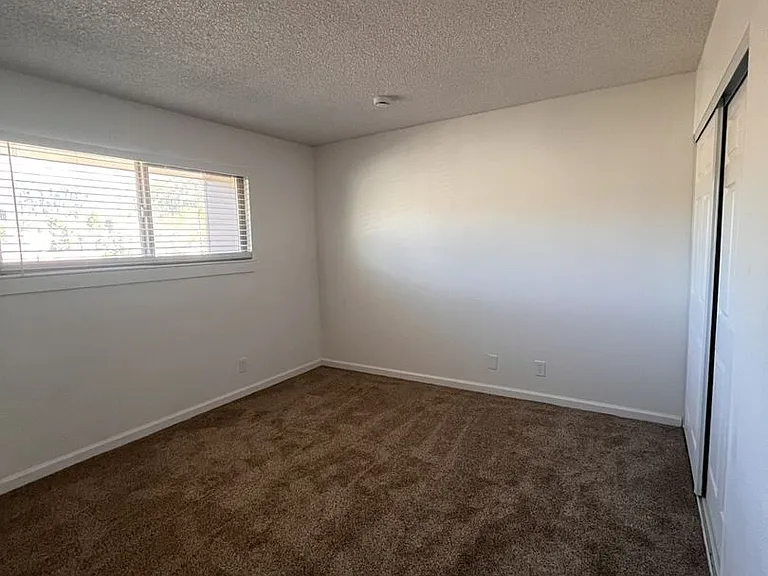 145 Michelle Dr — Photo 6