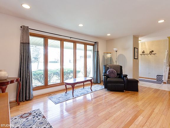 2nd image of 3023 N Dryden Pl
