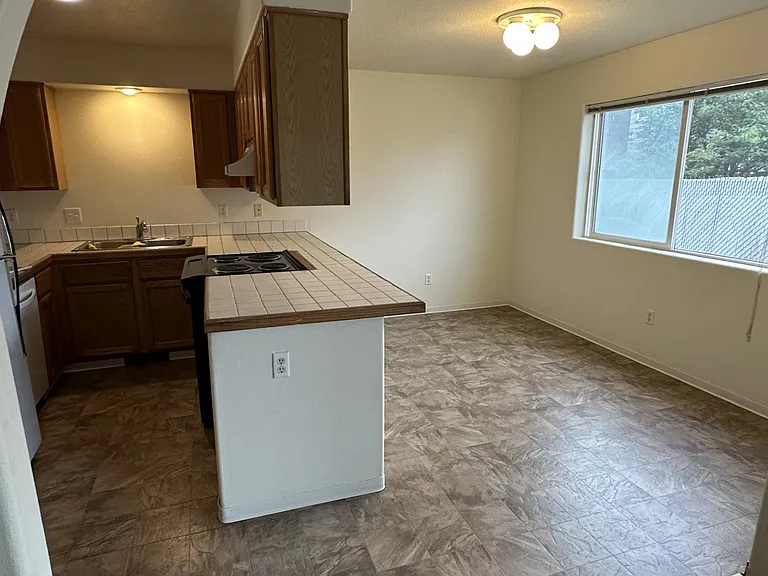 565 Briarwood Dr #563 — Photo 13