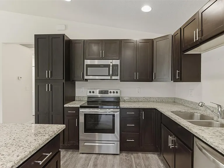 8007 Royal Ct — Photo 13