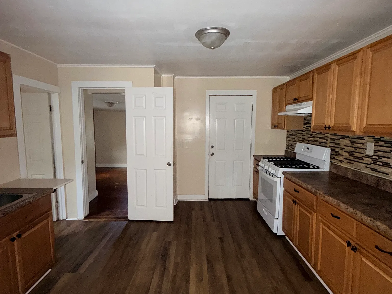 509 Russell St — Photo 4