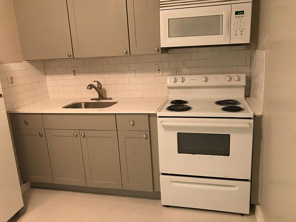 Kitchen, quartz countertop, subway tiles