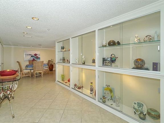 2nd image of 101 Sunset Dr APT 401