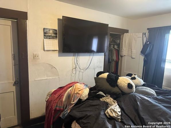 san-antonio-texas-449631724 picture