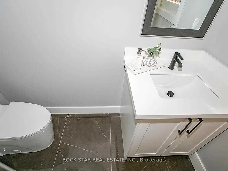 160 River Oaks Blvd E — Photo 35