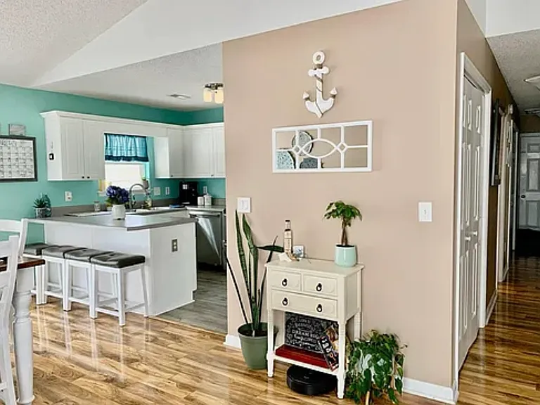 601 Tisbury Ln — Photo 10