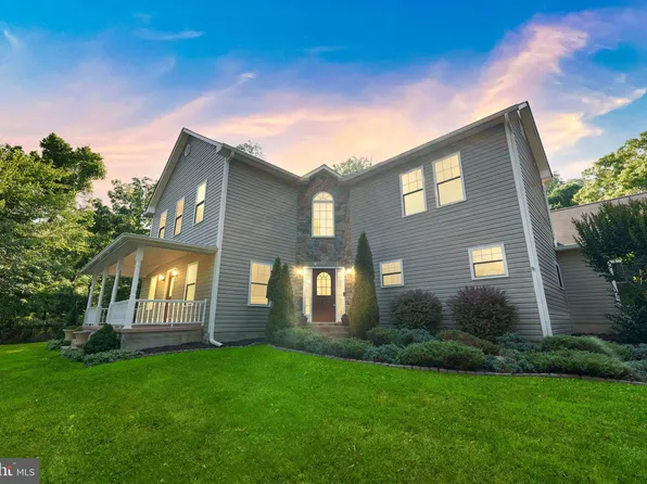 18944 Woodburn Rd, Leesburg, VA 20175