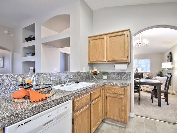 3rd image of 664 Arabesque Cir