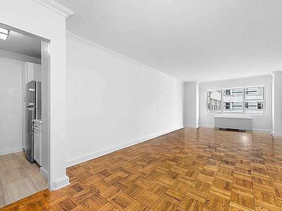 5th image of 215 E 68th St APT 7R