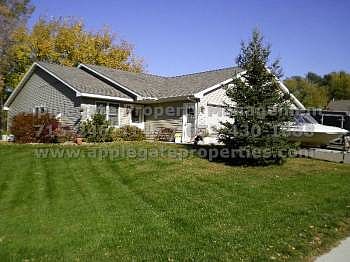 2nd image of 907 E 6th St