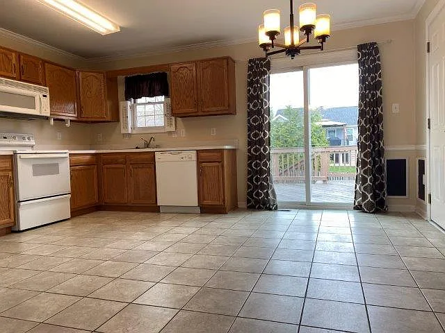 13 Stoney Park Way — Photo 4