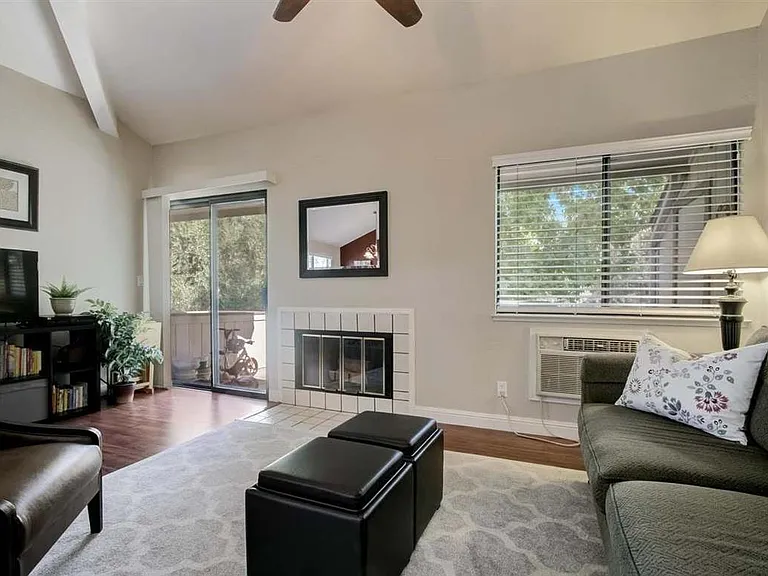 1412 Alma Way — Photo 9