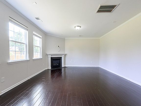 4th image of 208 Holly Blossom Dr