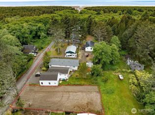 1005 30th St, Seaview, WA 98644