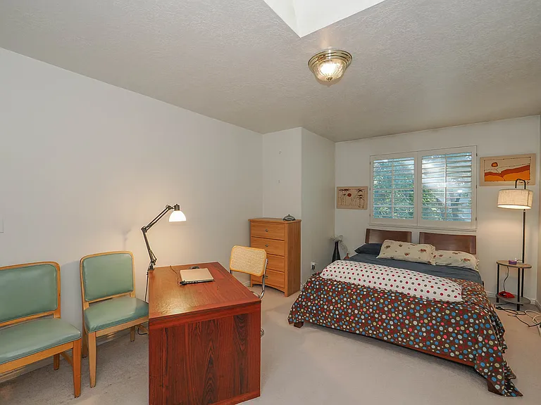 274 E Millpoint Pl — Photo 10