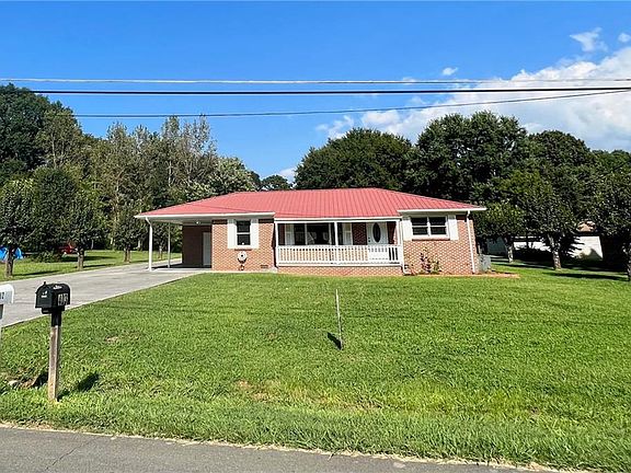 2nd image of 402 Linda Ln
