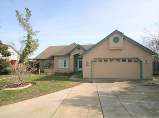 945 Hillsdale Ct, Redding, CA 96003