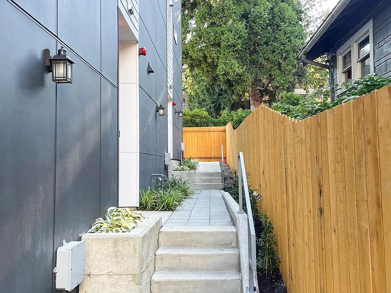 Iris Apartments — Photo 20