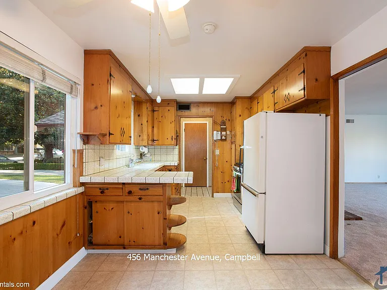 456 Manchester Ave — Photo 5