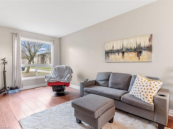 3rd image of 25 Upper Canada Dr #23