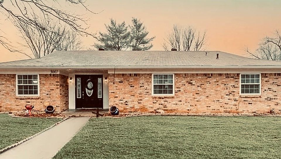 1st image of 3007 W Beechwood Dr