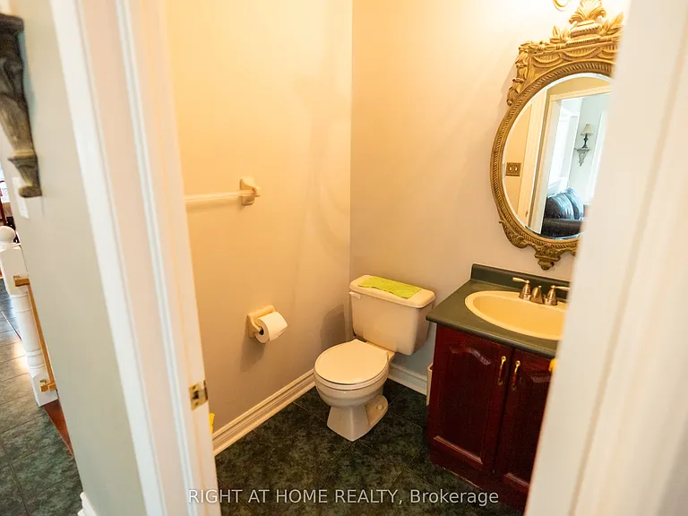 2427 Erin Centre Blvd — Photo 10