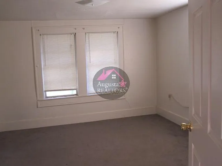 501 & 1/2 S Ash St — Photo 5