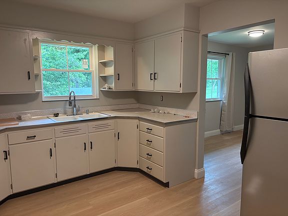 5th image of 2208 Livingston St